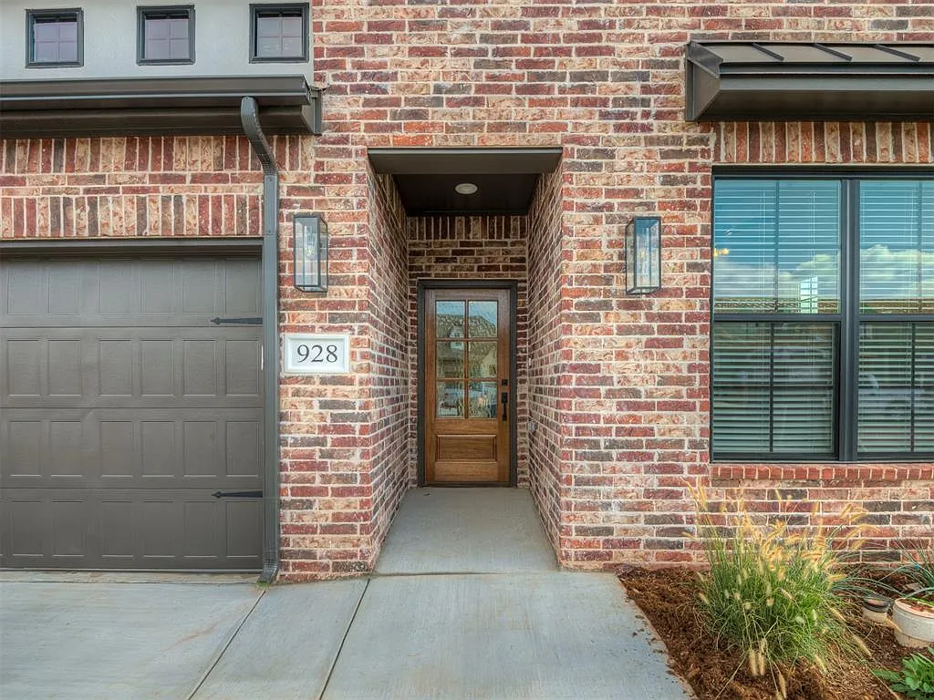 3 bed, 1590 sqft, $2,750 — Photo 2