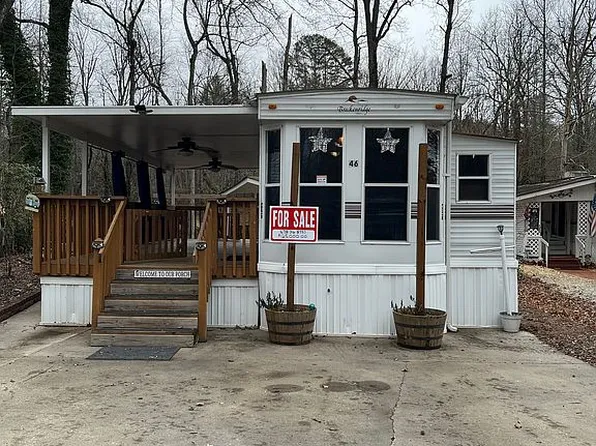 46 Creekview Dr, Cleveland, GA 30528