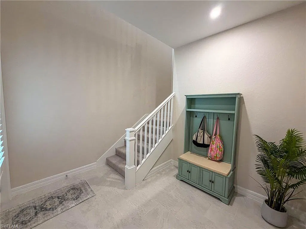 3 bed, 2.0 bath, 2444 sqft, $8,500 — Photo 4