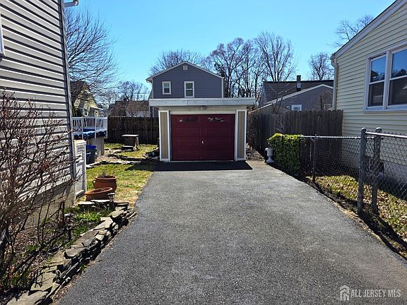 3rd image of 544 Edgeworth St