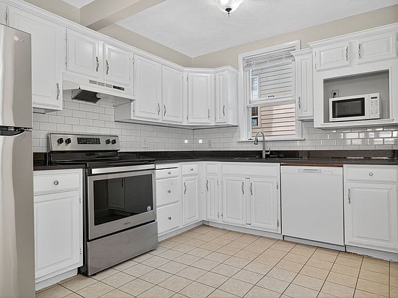 4th image of 6 Knollin St #2
