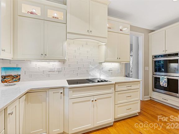 5th image of 2215 Beaucatcher Ln