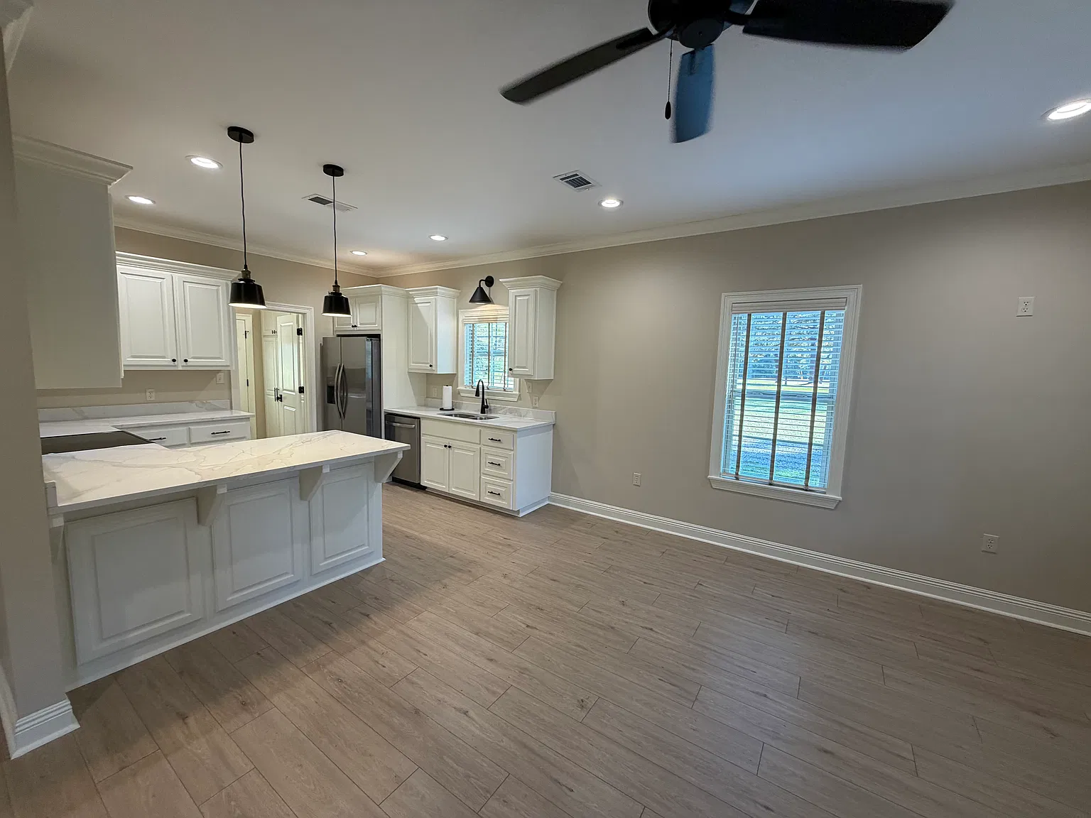 2 bed, 1.0 bath, 1100 sqft, $1,600 — Photo 4