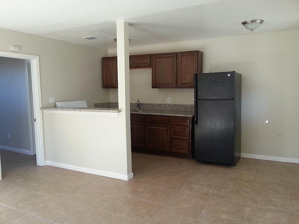 2nd image of 1609 E 10th Street # Top Floor