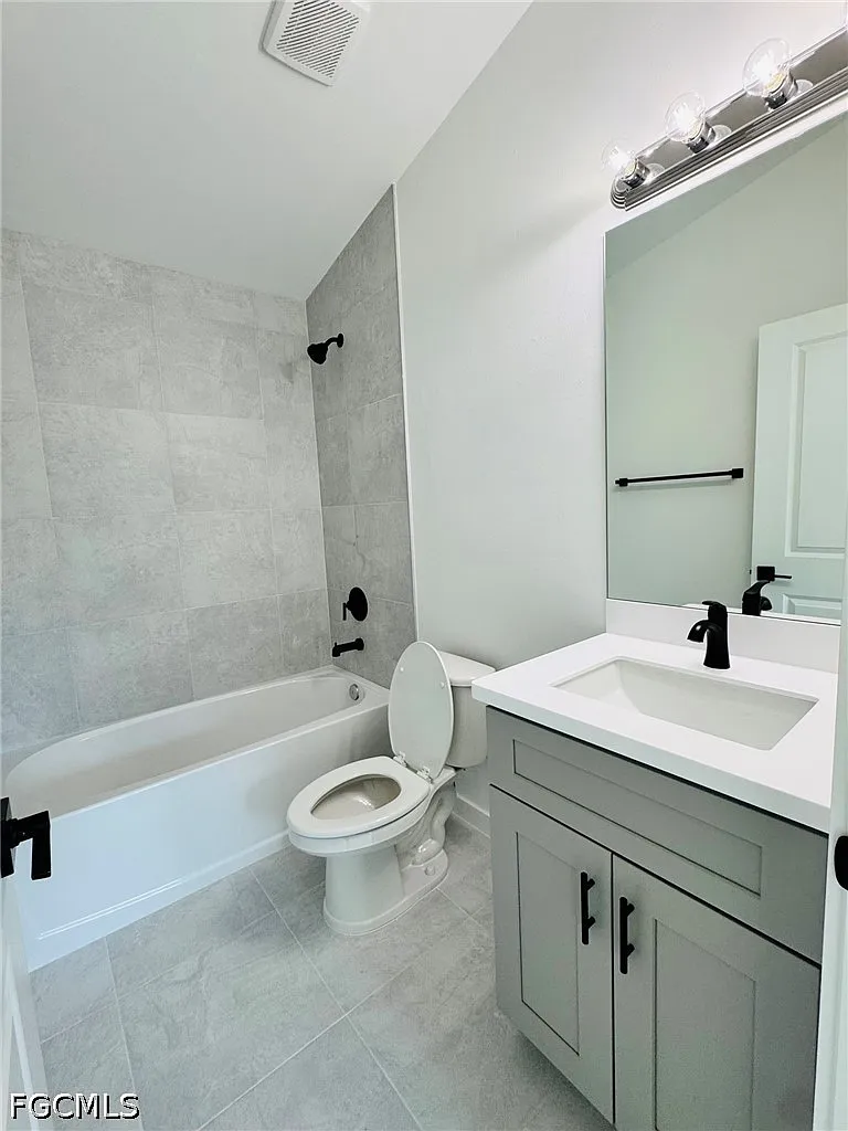 3 bed, 2.0 bath, 965 sqft, $1,650 — Photo 3