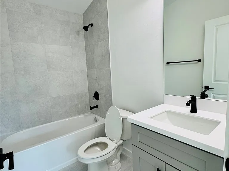 807 Monroe Ave — Photo 3