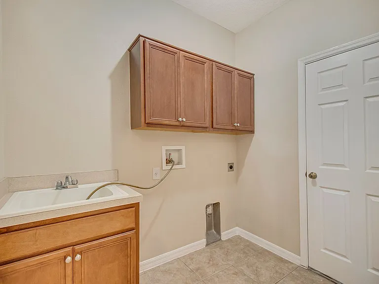 1904 Candlenut Cir — Photo 53