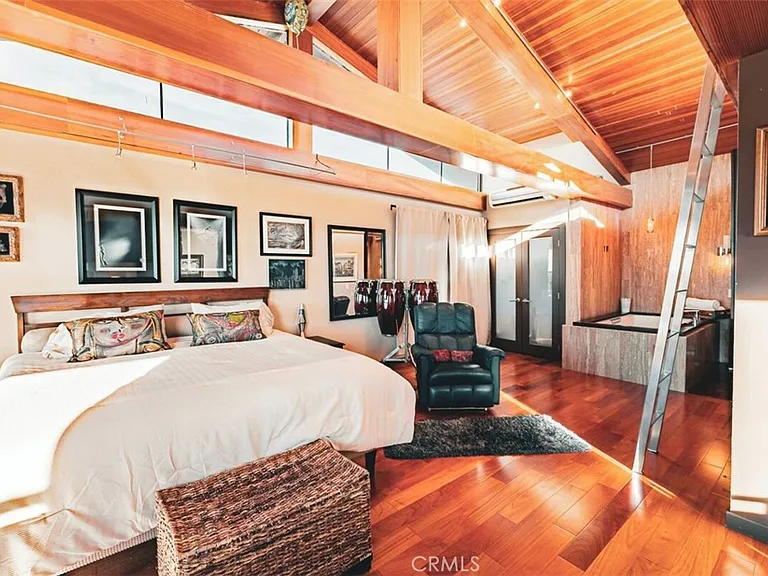 5327 Marina Pacifica Dr #KEY19 — Photo 13