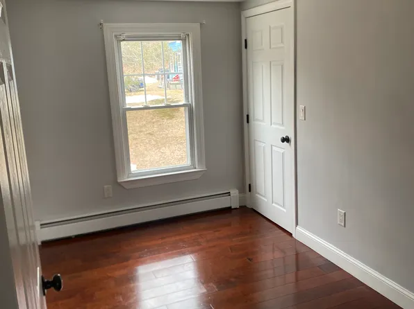 8 Glen Ave, Upton, MA 01568