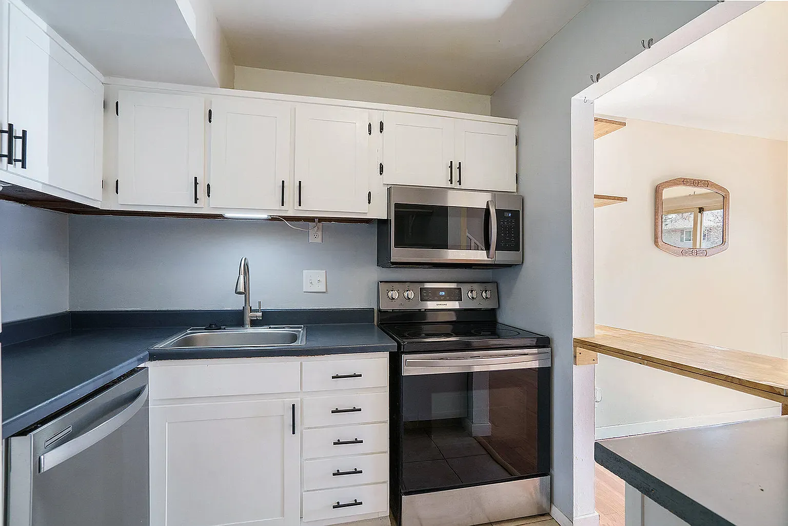 2 bed, 894 sqft, $1,300 — Photo 3