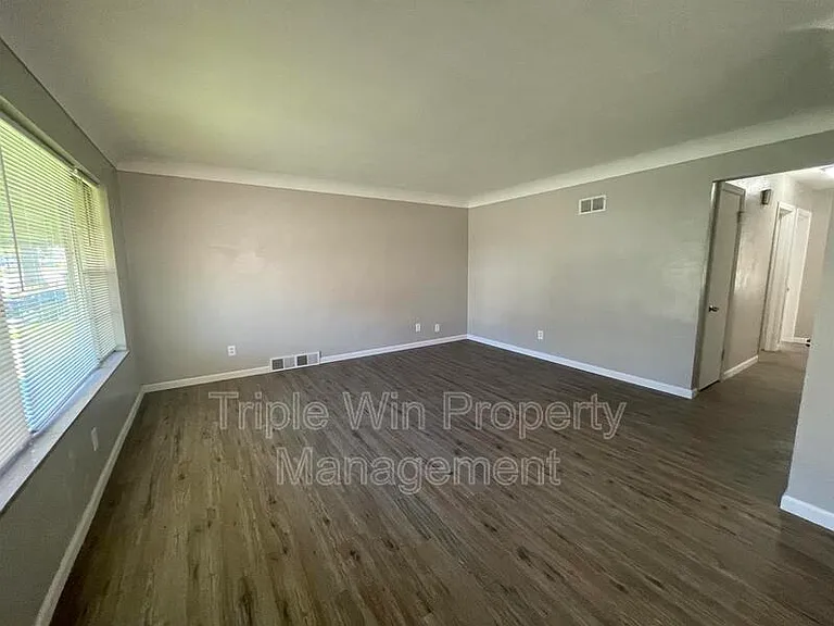 6918 Etzel Ave — Photo 9