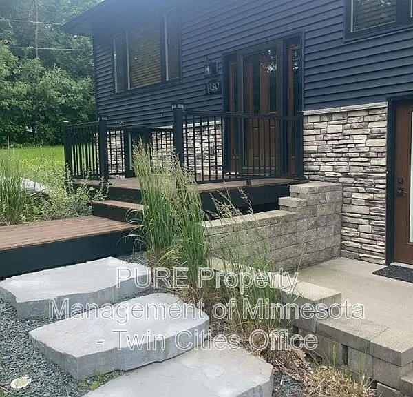 1130 Hallam Ave N — Photo 2