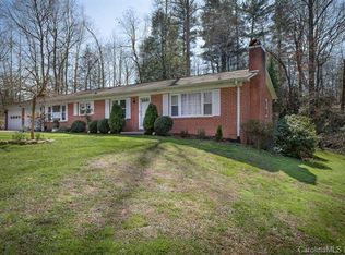 2621 Willow Rd, Hendersonville, NC 28739