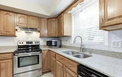 7740 Tiverton Dr — Photo 3