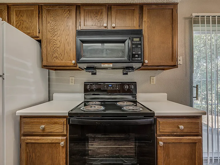 Lexington Commons - Renovated Kitchen