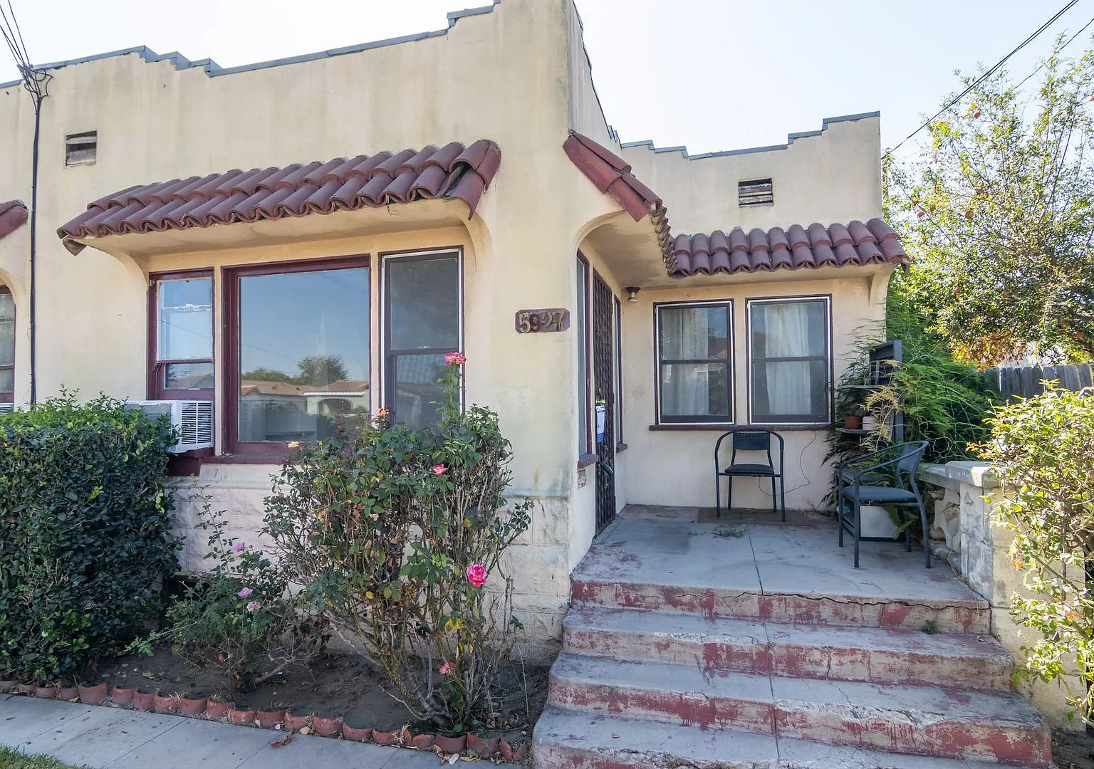 Spacious 1-Bedroom Apartment in Huntington Park — Photo 3