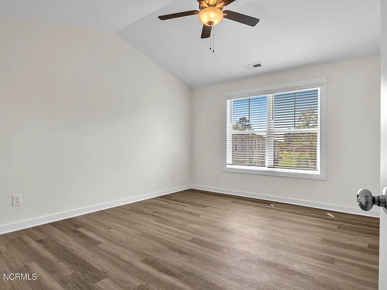 7052 Crew Dr — Photo 14