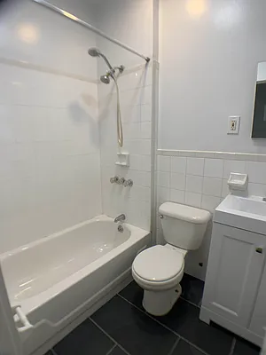 Rented by Salon Realty Corp | media 21