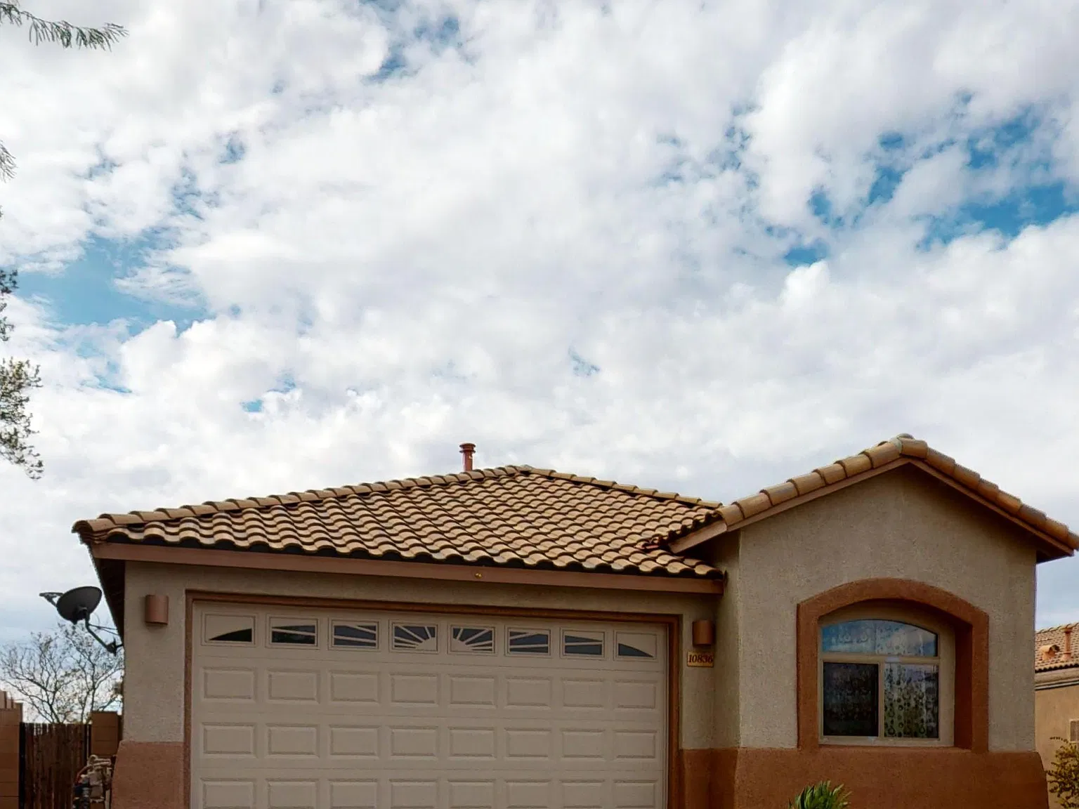 10836 E New Rock Ridge Dr — Photo 1