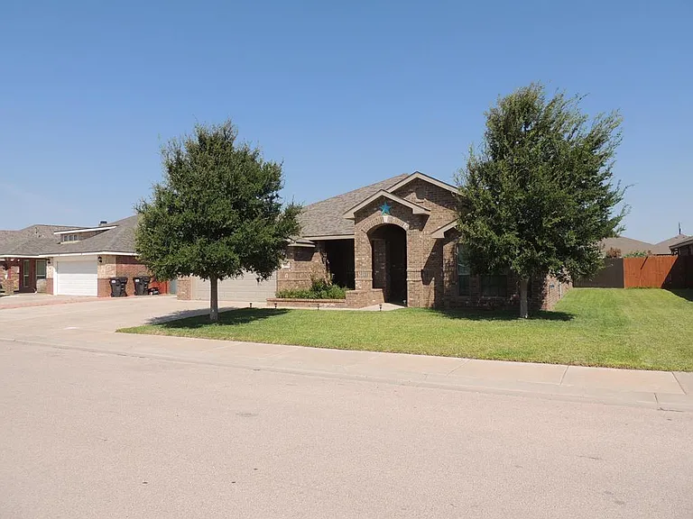 5706 Champions Dr — Photo 1