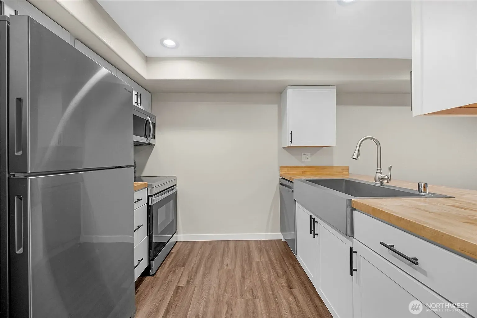 2 bed, 831 sqft, $2,300 — Photo 3