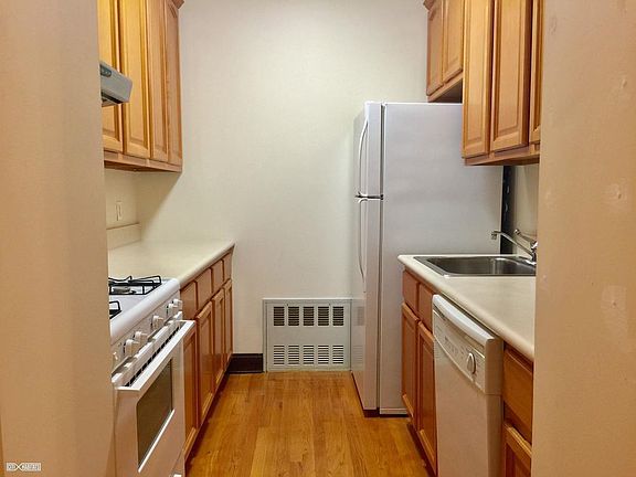 3rd image of 4707 Vernon Blvd APT 1F