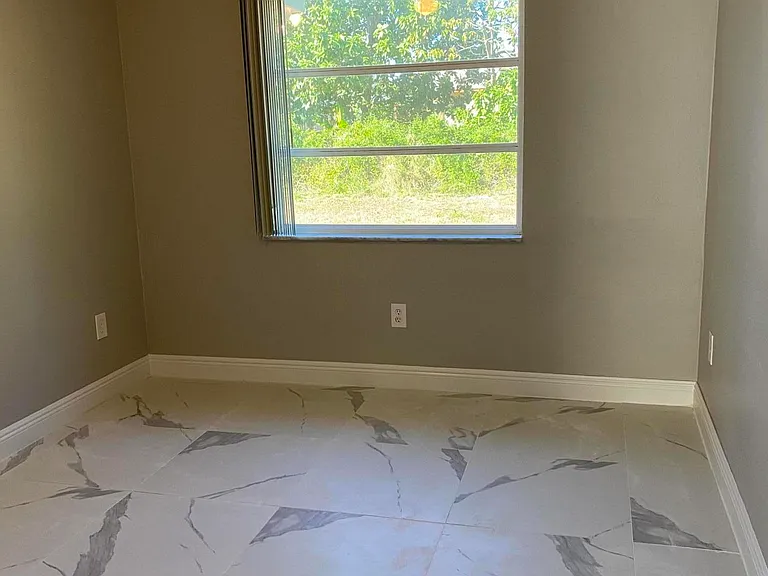 175 SE 27th Pl — Photo 13