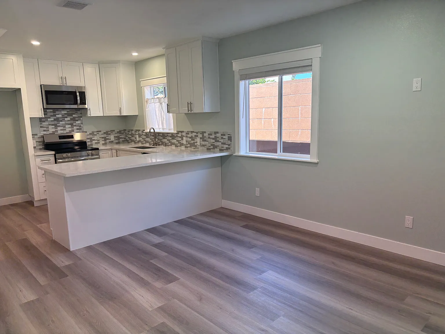 2 bed, 750 sqft, $2,800 — Photo 2
