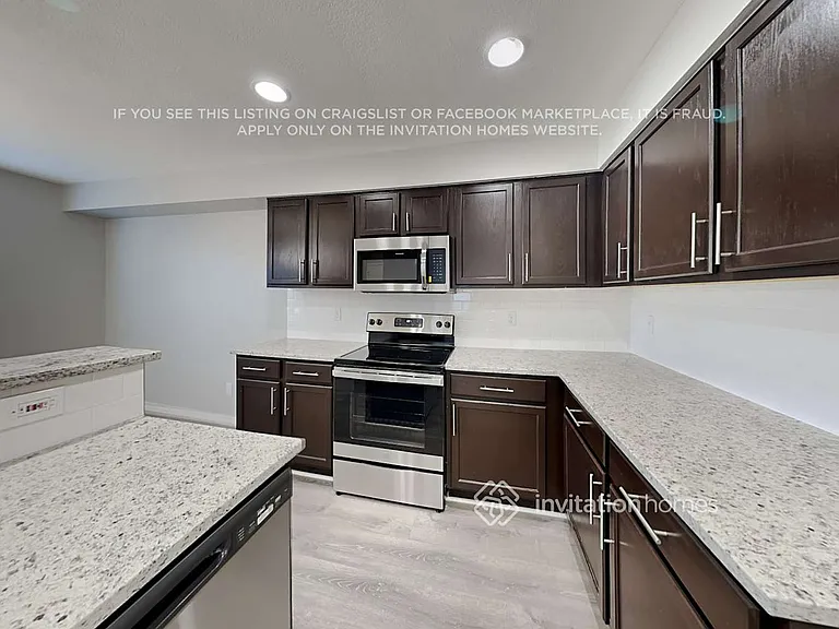 5546 Cassina Dr — Photo 8
