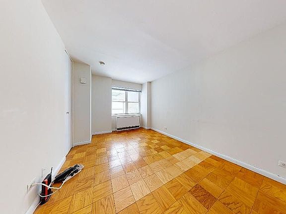 3rd image of 1470 1st Ave APT 3J
