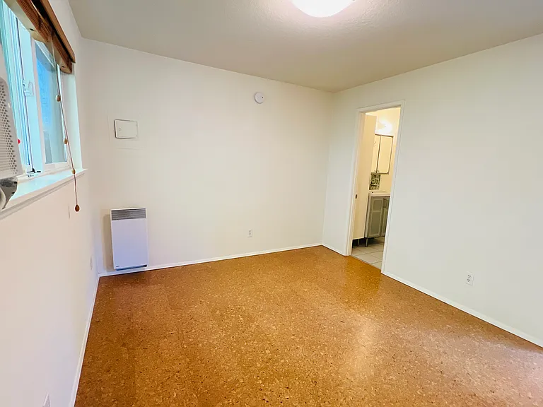 2326 W Thurman St — Photo 9