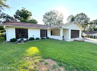 229 Lake Cove Dr, Jackson, MS 39212