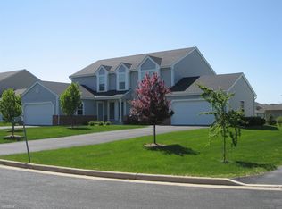 W267 Thompson Cir, Oconomowoc, WI 53066