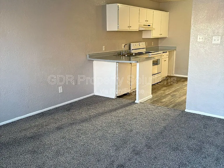 1100 Coal Ave SW #8 — Photo 3