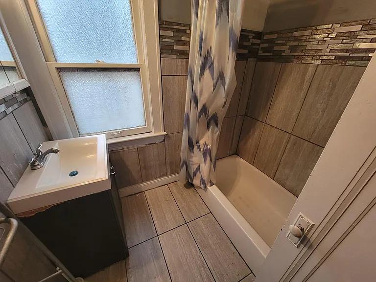 11106 Greenwich Ave #UP — Photo 10