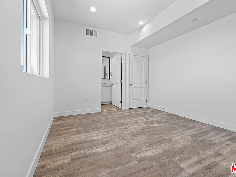 603 W 41st Pl — Photo 14