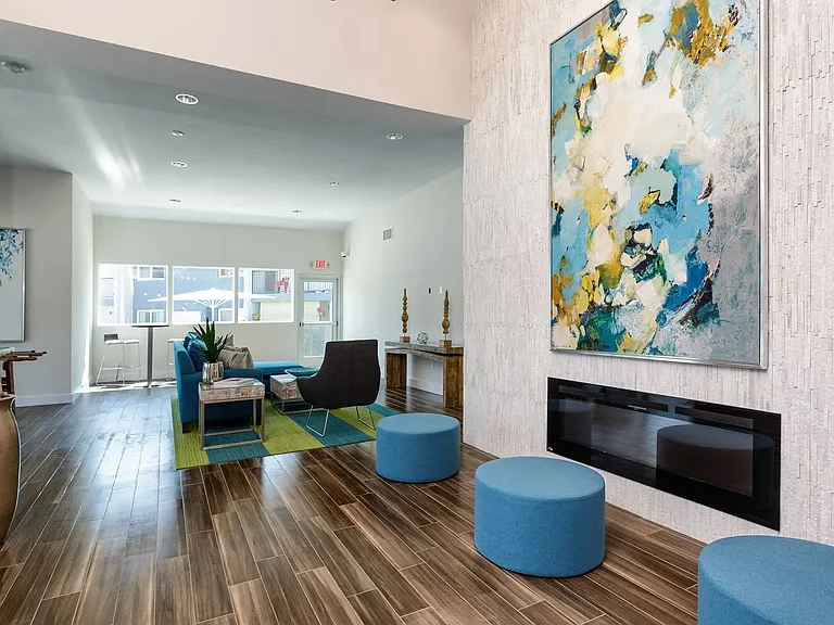 Beverly Plaza Apartments — Photo 6