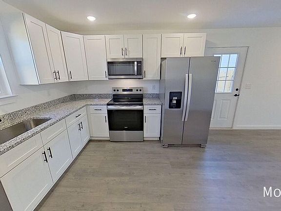 5th image of 16 Catawba Ave #B