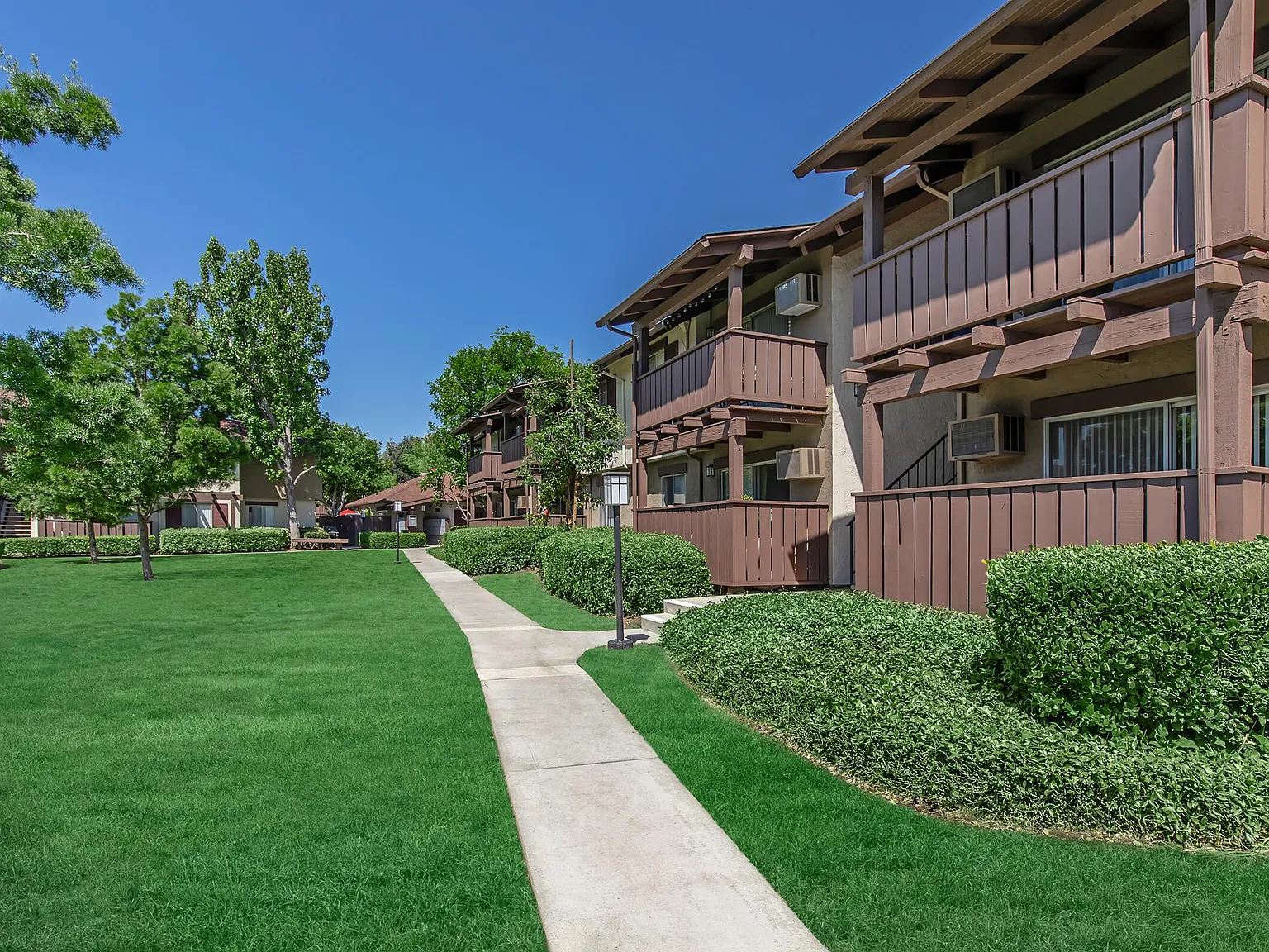 Country Hills Apartment Homes — Photo 2