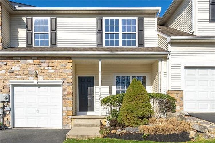 1st image of 130 Willow Dr