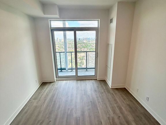 5th image of 30 Upper Mall Way #2401