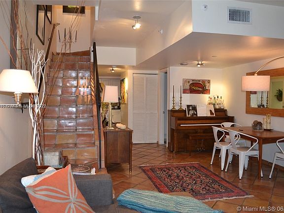 5th image of 635 Euclid Ave APT 221