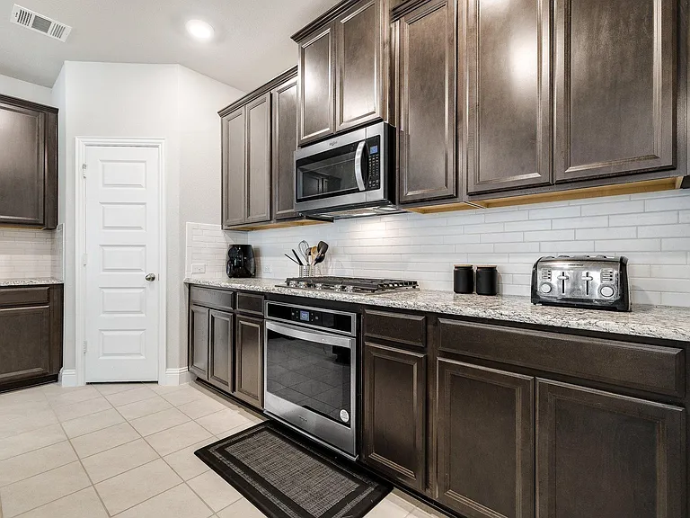 2072 Olivereta Dr — Photo 10