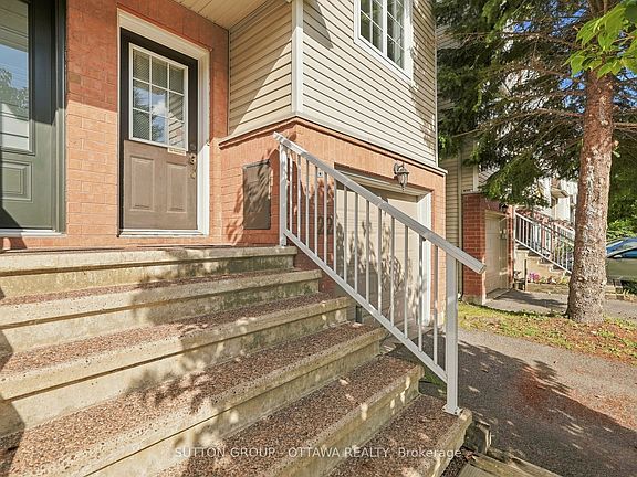 2nd image of 22 Manhattan Cres