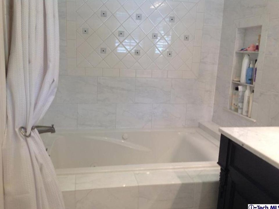 bathroom shower and tub