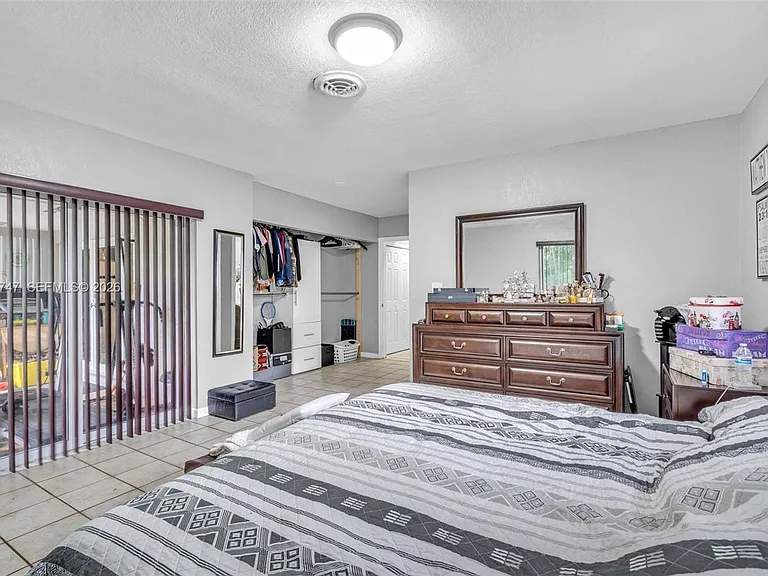 17930 NE 6th Ave #17930 — Photo 12