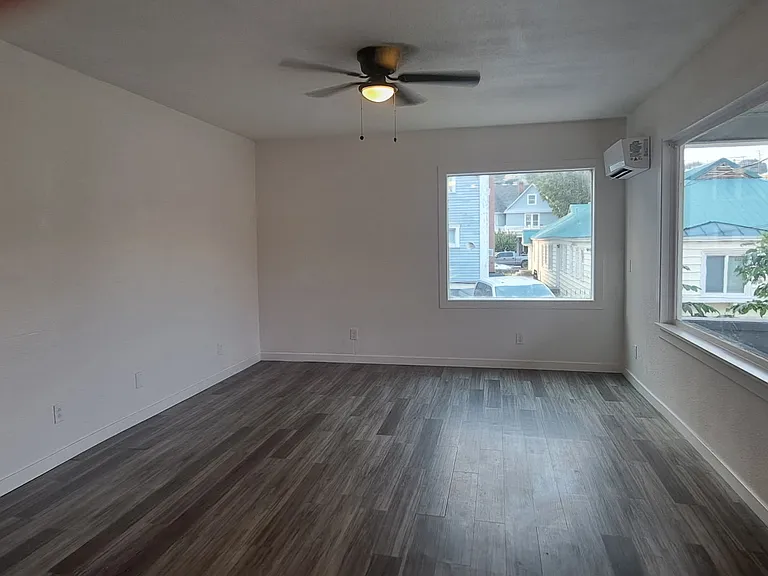115 SE 6th St #102 — Photo 6