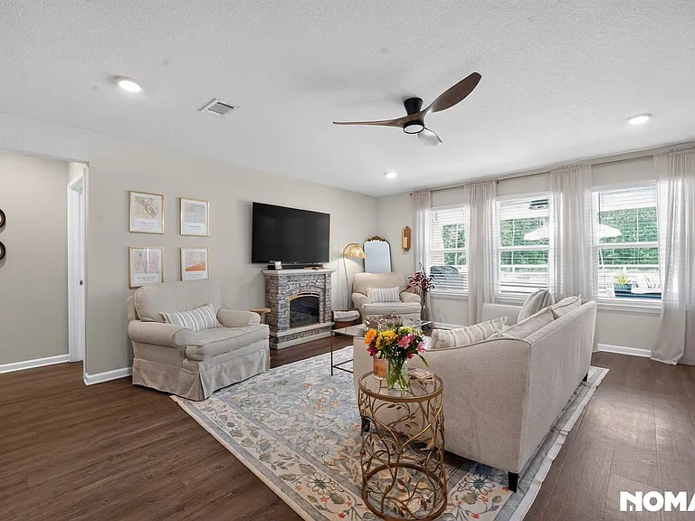1008 Enclave Cir — Photo 6