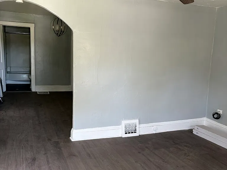 2216 E 101st St — Photo 2
