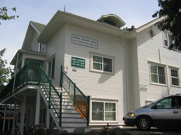 5600 University Way NE — Photo 10